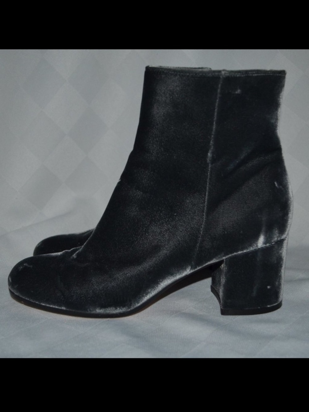$1075 37 6.5 Gianvito Rossi Shelly Gray Velvet Ankle Boots 2.5" Heels